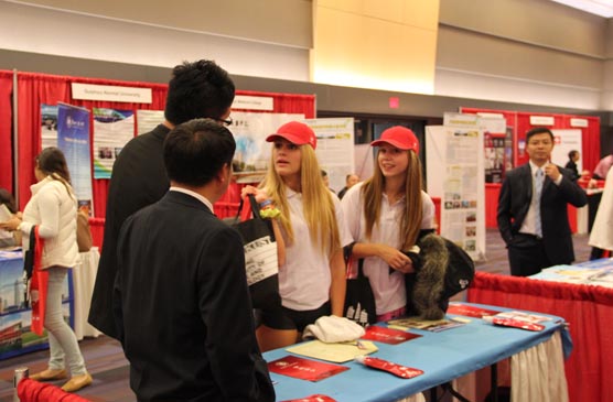 图片新闻：留学中国教育展代表团访问美国并参加2013加拿大国际教育展6