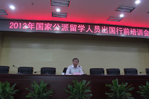 2012年青岛地区国家公派留学人员出国行前培训会在中国海洋大学举行2
