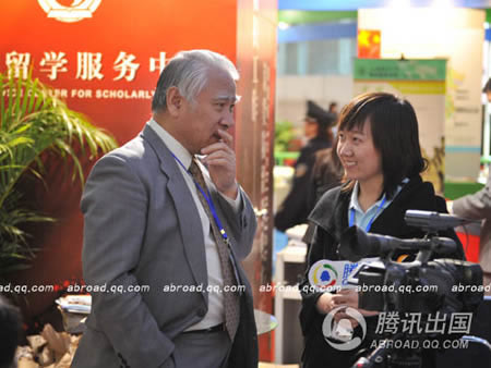 第十四届国际教育巡回展上海站腾讯专访中留服白章德主任(3.13)1