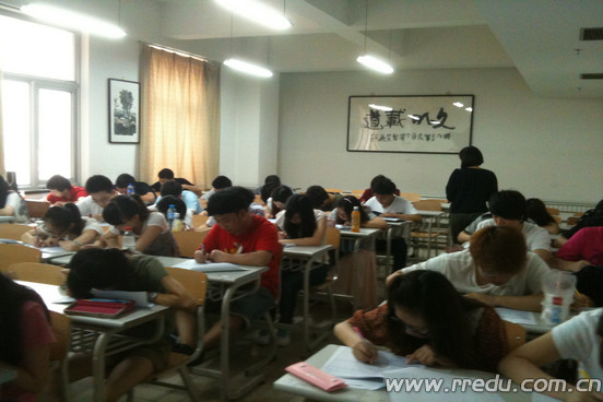 中国人民大学HND中心09级学生专业课考试圆满结束1