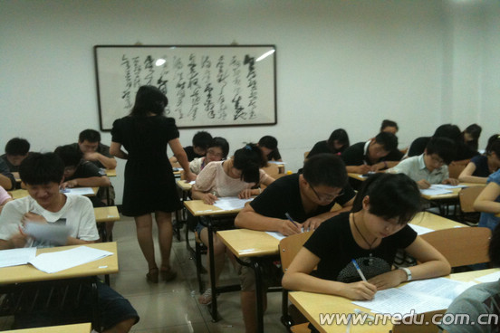 中国人民大学HND中心09级学生专业课考试圆满结束2