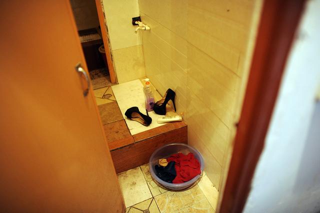 17岁少女被4名陌生男带走 回家洗20多次澡后死亡-中国教育2