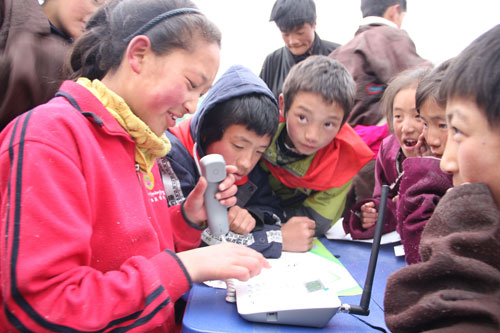 康定震后第一天：灾区42所学校恢复教学秩序-中国教育1