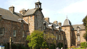 英国留学:苏格兰大学多收富家子弟遭诟病1