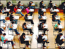 2012英国:考试频繁 英国青少年压力大1