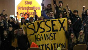 英国留学:英国大学生抗议获百余名人支持1