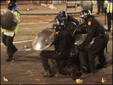英国留学:牛津法律高材生骚乱袭警受审1