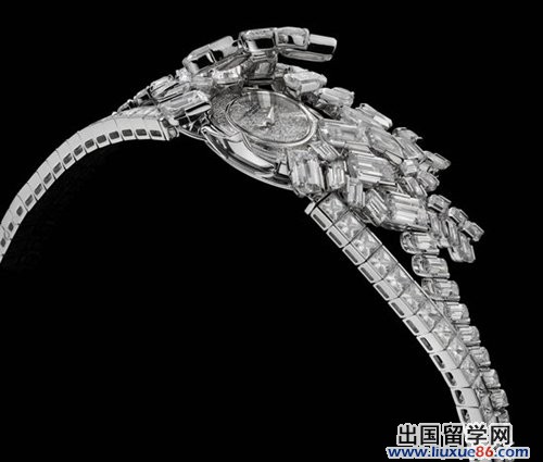 韩国：首尔展出天价镶嵌310颗钻石的豪华手表1