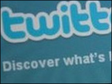 英媒:推特微博爆料引起轩然大波1