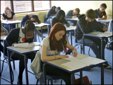 英国新闻:名校长警告：学校成考试工厂1