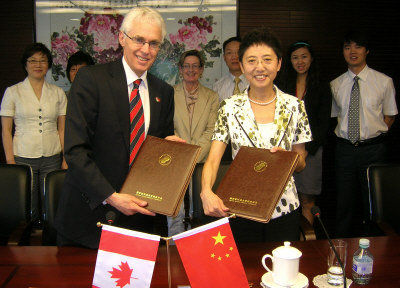 加拿大高校设多种奖助方式 吸引中国研究生深造[1]1