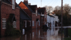 2012英国:天降暴雨英国多地受灾严重[1]1