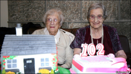 2012英国BBC:苏格兰双胞胎人瑞世界最高寿1