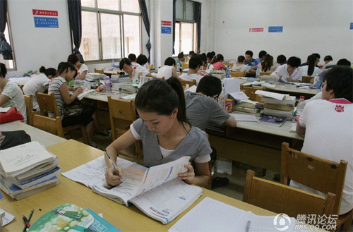 中国人的一天：美女大学生暑假备战考研(组图)21