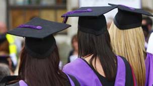 2012英国BBC:英大学申请截止 人数减少数万1