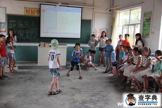 潍坊学院志愿者为乡村孩子举办文艺汇演1