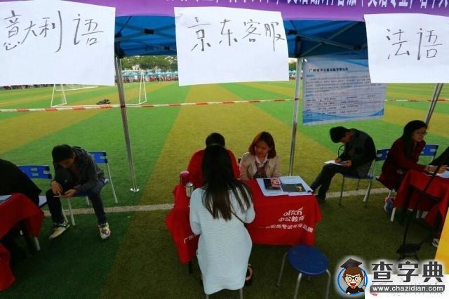 广州校园招聘会6000人应聘 女大学生要现场量三围5