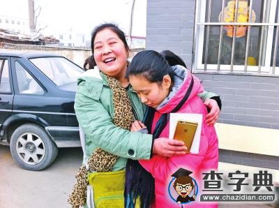 郑州迷路聋哑女孩换3辆公交没找到学校 被好心车长发现1