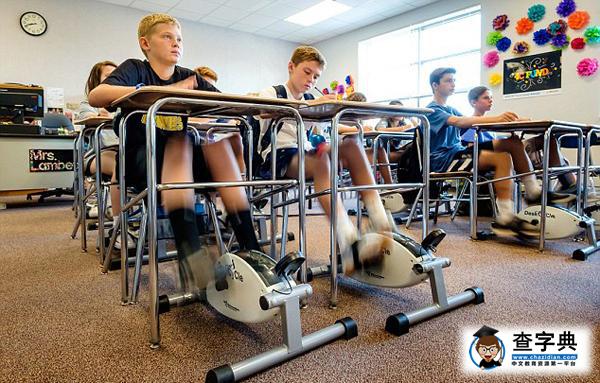 美国中学老师课桌下安装自行车脚踏板 防学生开小差1
