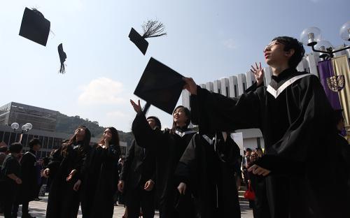 香港学士毕业生起薪1.4万港元 建筑专业最高1