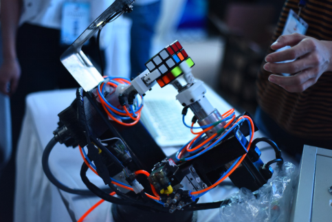 首届中国高校智能机器人创意大赛决赛在浙江余姚举行5